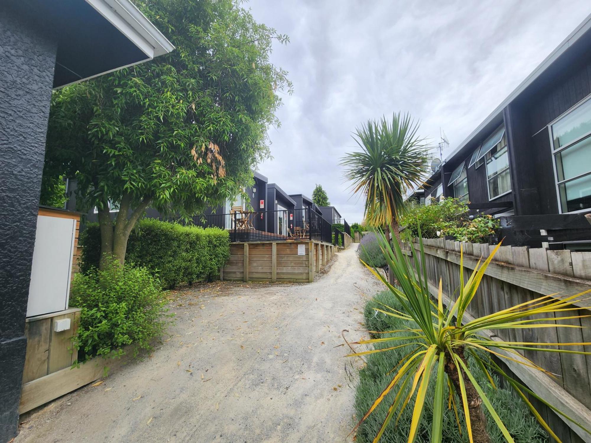 Pinewood Queenstown Exterior foto